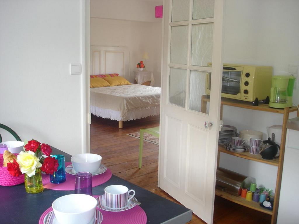 Bed and Breakfast Les Longchamps Neuillé Exterior foto