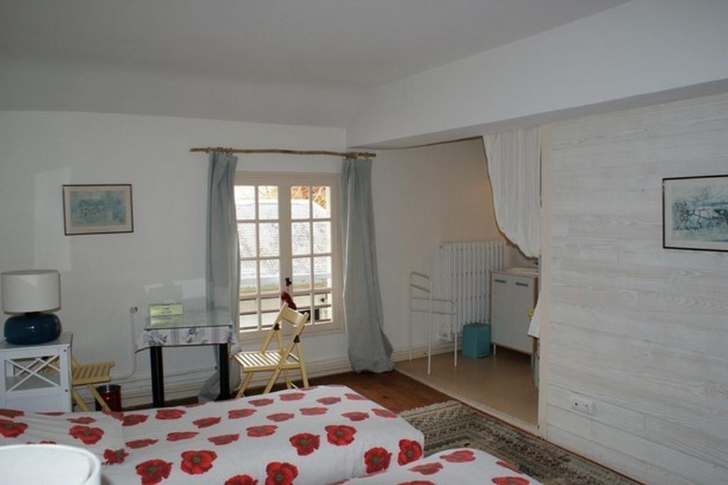Bed and Breakfast Les Longchamps Neuillé Zimmer foto