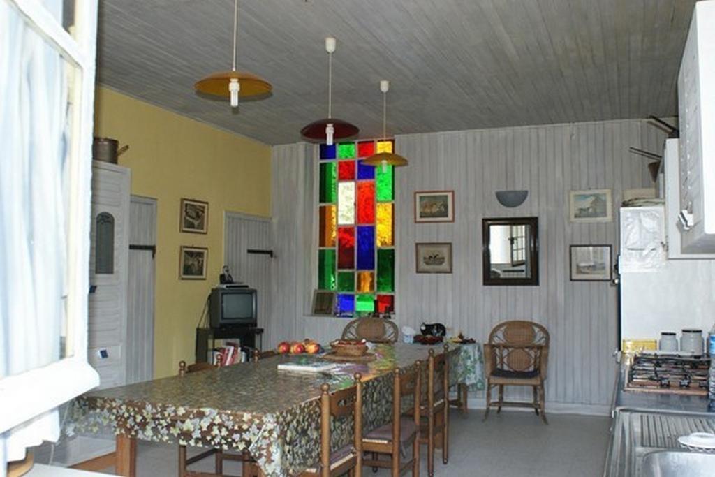 Bed and Breakfast Les Longchamps Neuillé Exterior foto