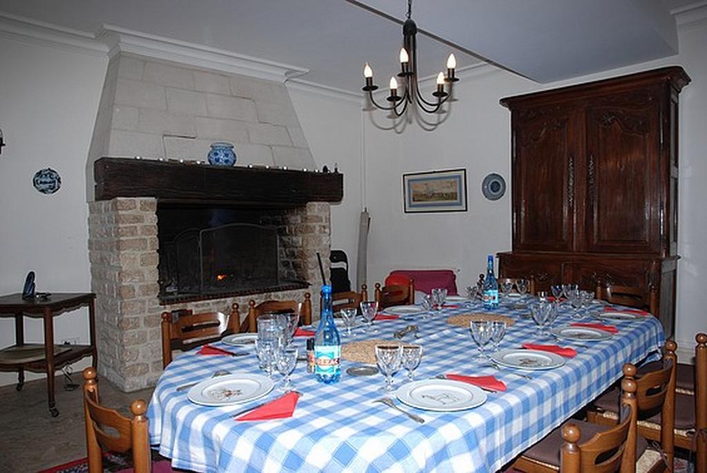 Bed and Breakfast Les Longchamps Neuillé Exterior foto
