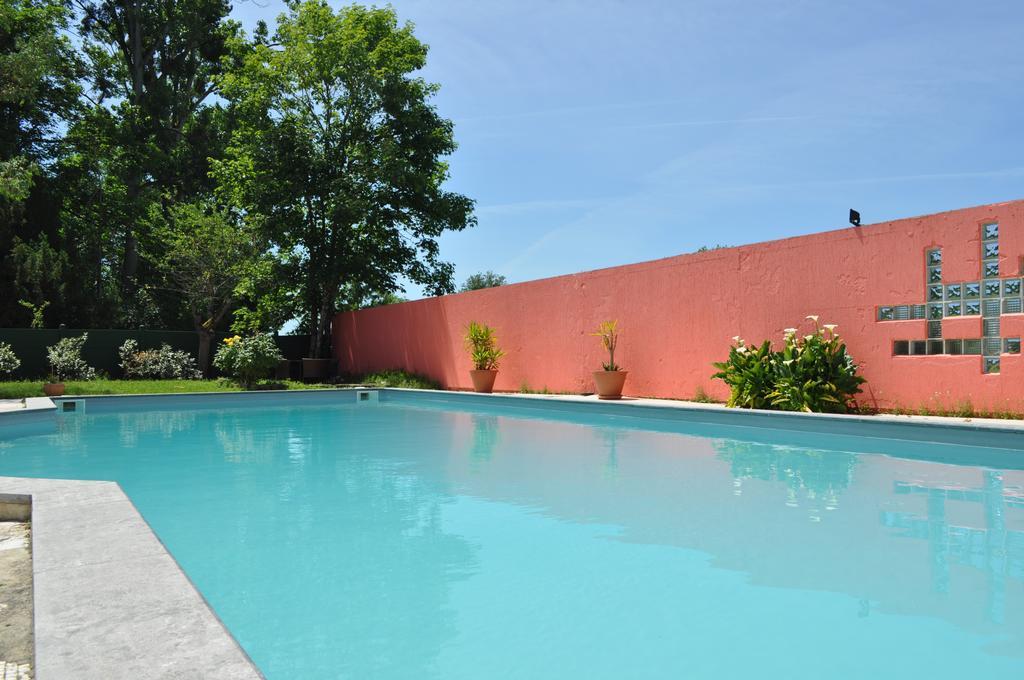Bed and Breakfast Les Longchamps Neuillé Exterior foto
