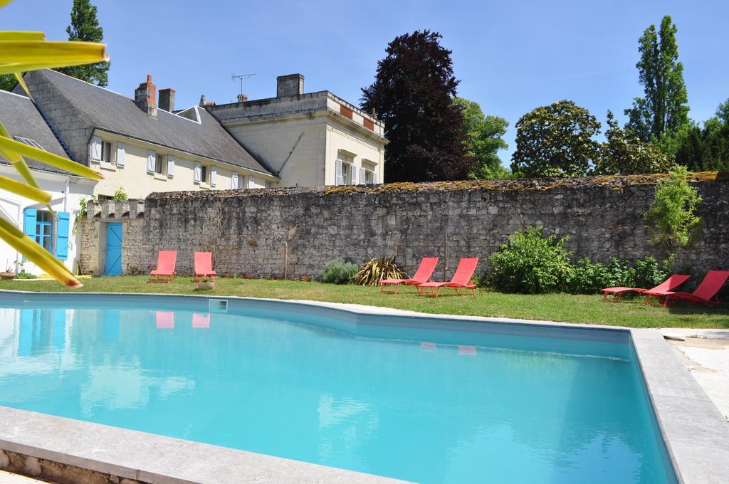 Bed and Breakfast Les Longchamps Neuillé Exterior foto